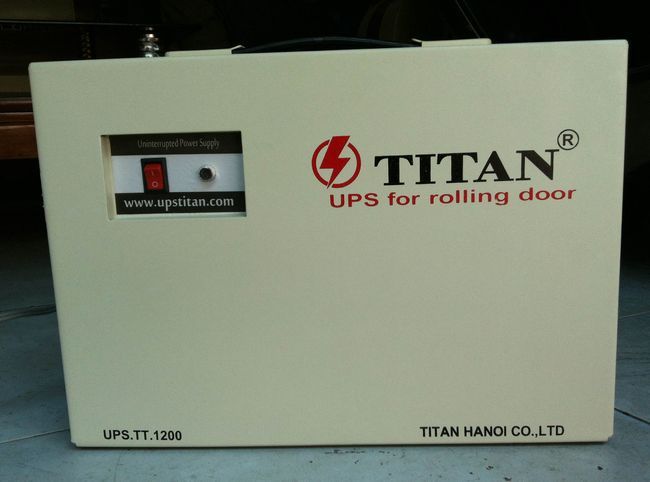 Bình lưu điện UPS TT1200 - Công Ty Cổ Phần Thương Mại Và Sản Xuất Phú Thành